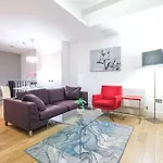 Stunning Serviced Apartments, Steps From Monument Station