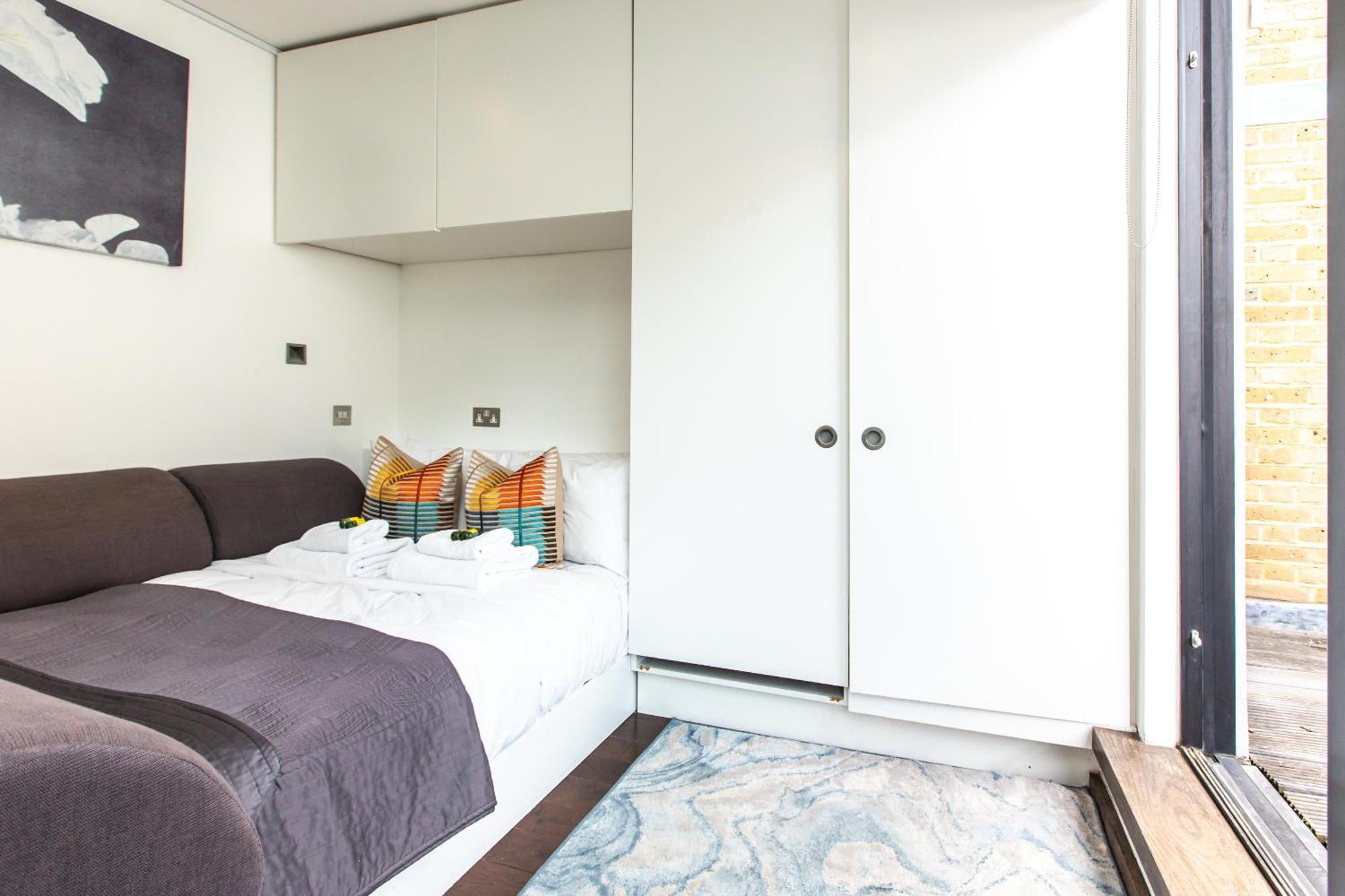 Stunning Serviced Apartments, Steps From Monument Station Londra