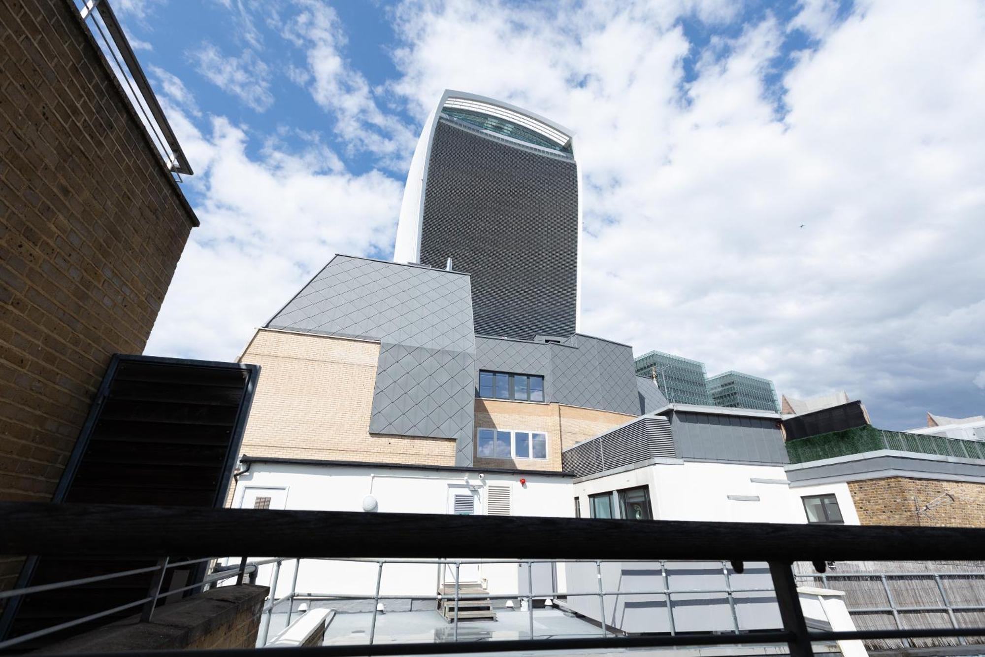 Stunning Serviced Apartments, Steps From Monument Station Londra
