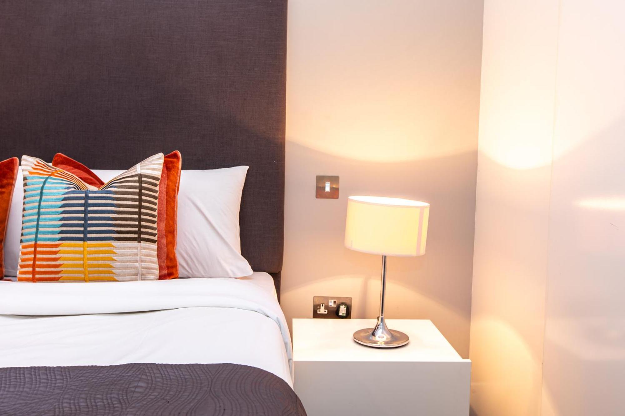 Stunning Serviced Apartments, Steps From Monument Station Londra