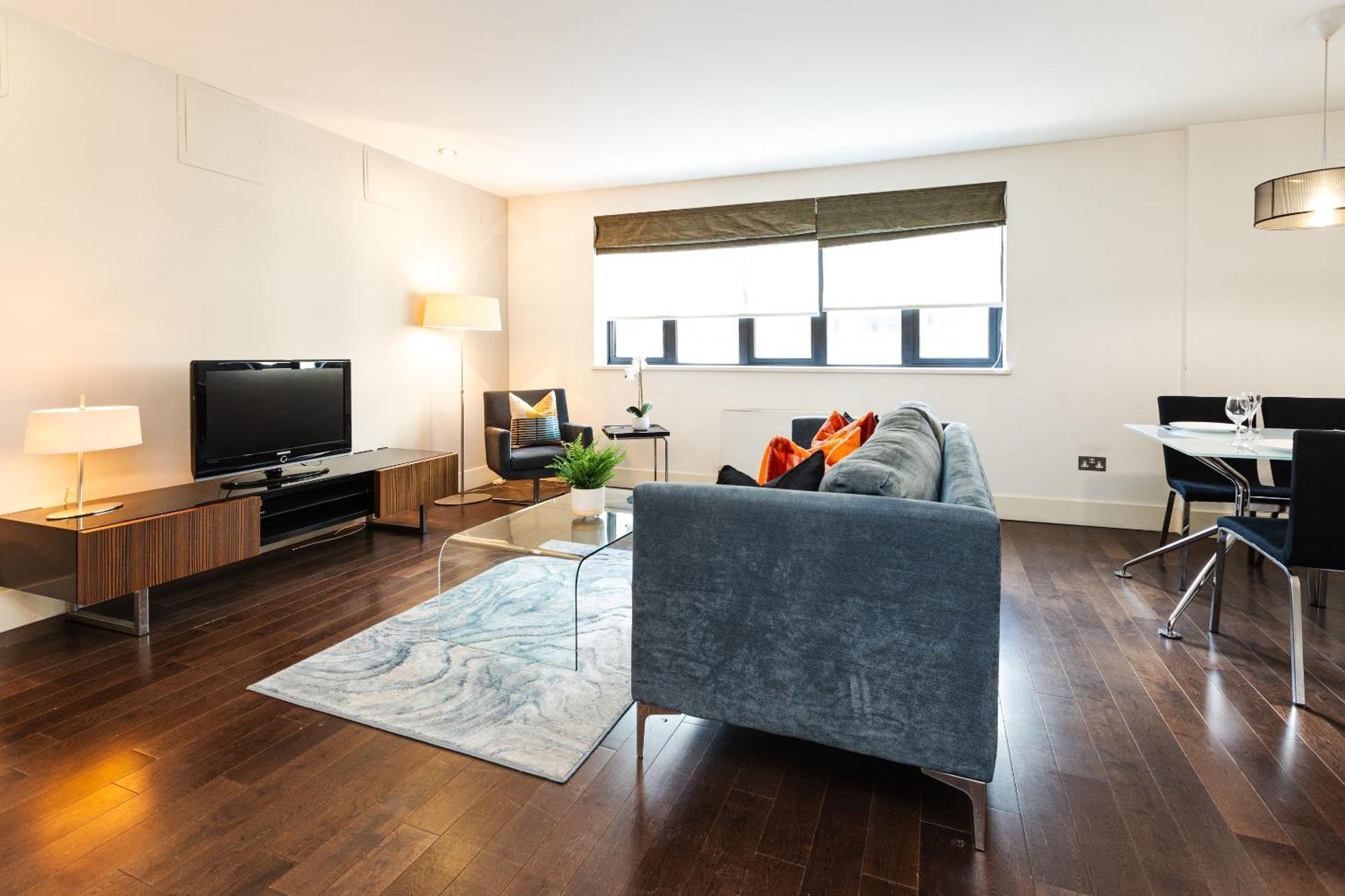 Stunning Serviced Apartments, Steps From Monument Station * Londra
