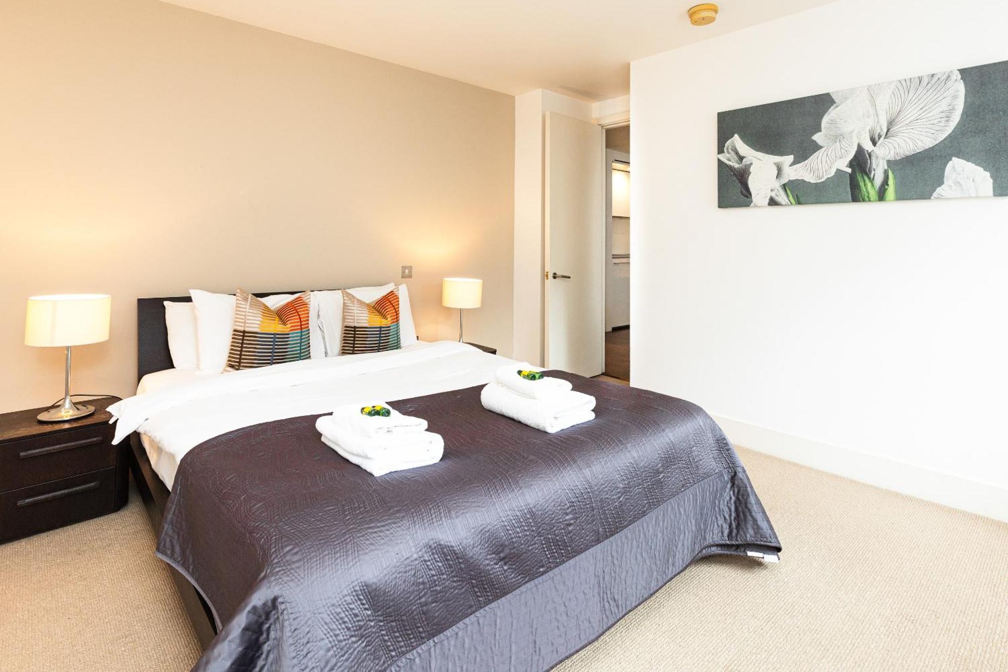 Stunning Serviced Apartments, Steps From Monument Station * Londra