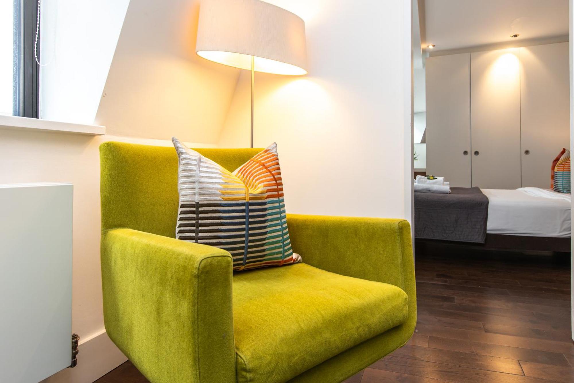 Stunning Serviced Apartments, Steps From Monument Station Londra