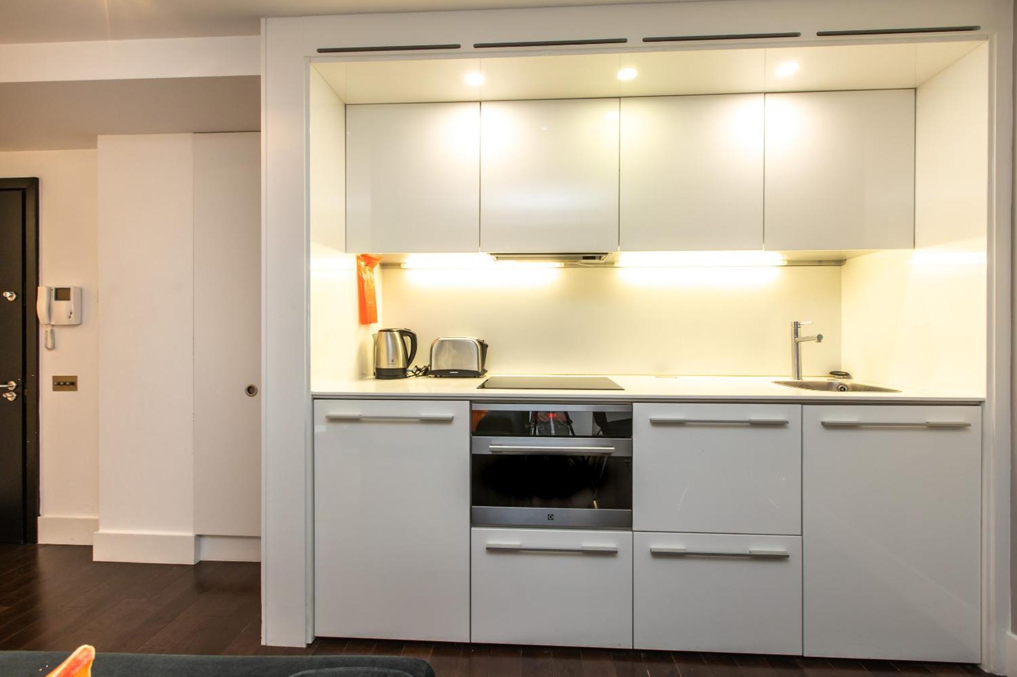 Stunning Serviced Apartments, Steps From Monument Station Appartamento