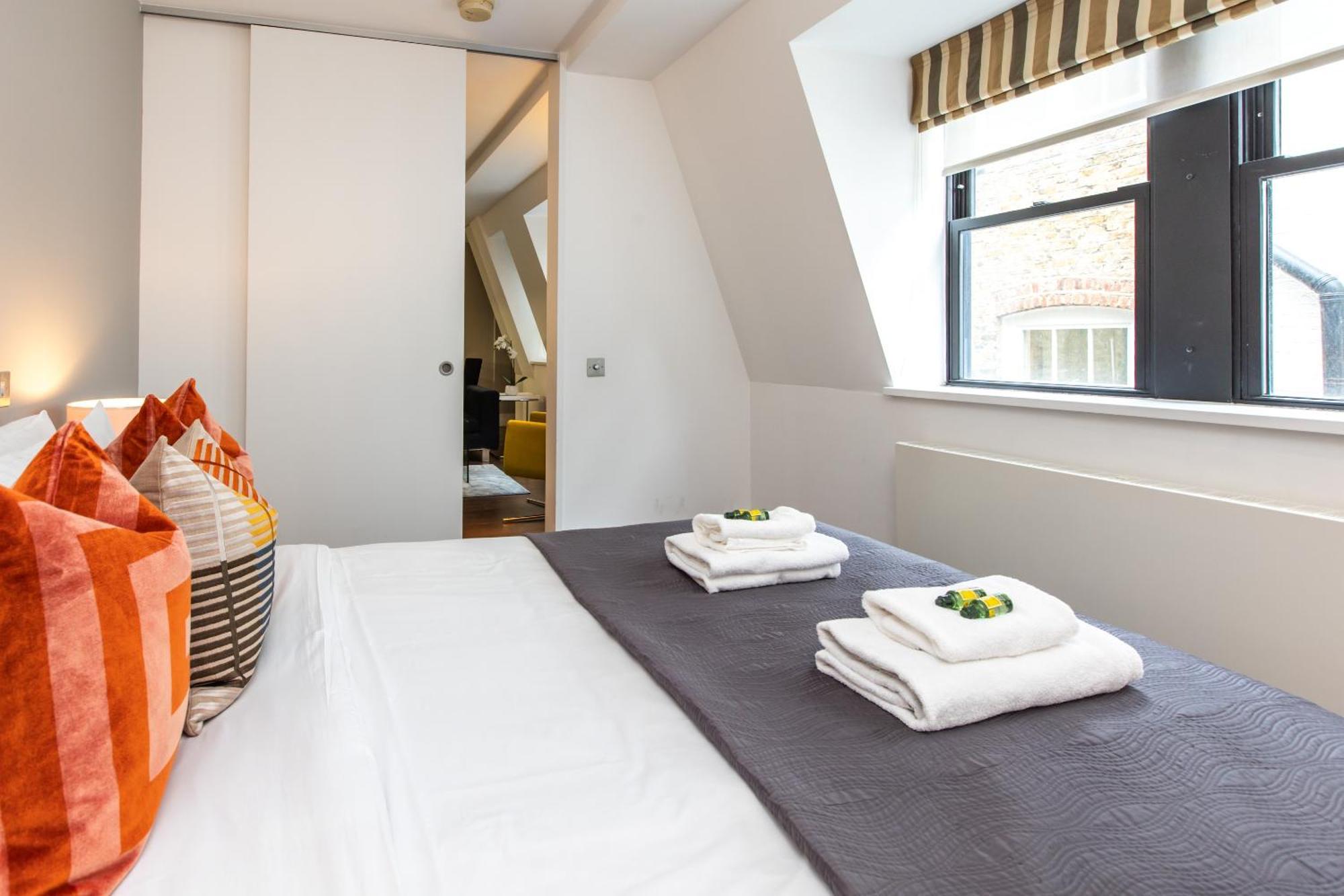 Stunning Serviced Apartments, Steps From Monument Station Appartamento