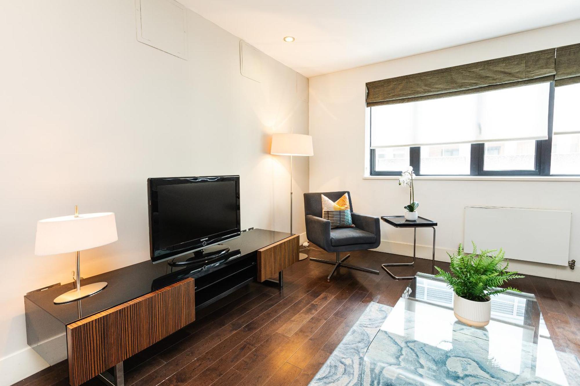 Stunning Serviced Apartments, Steps From Monument Station * Londra