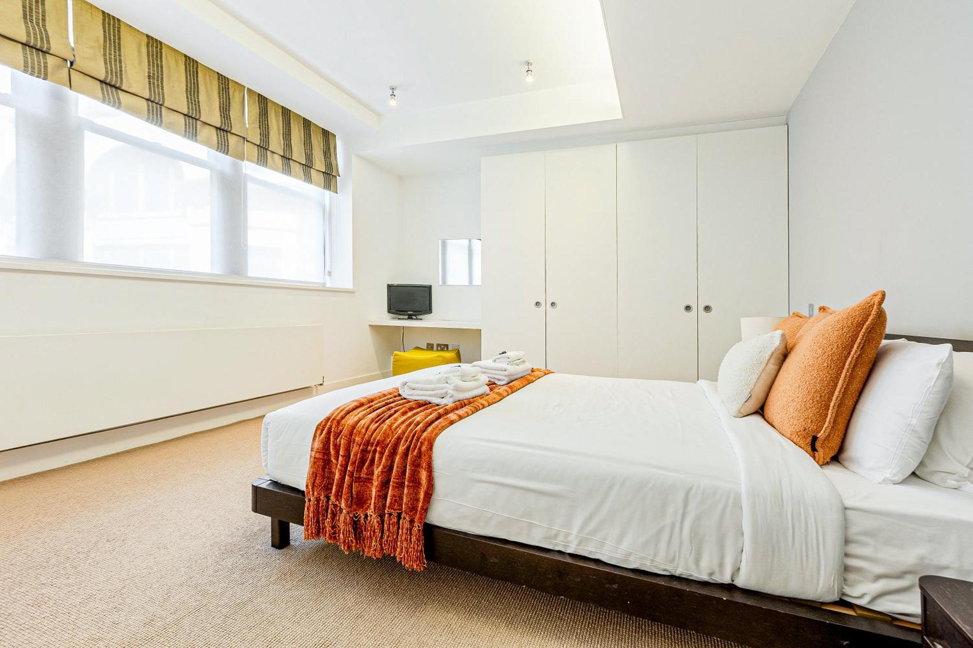 Stunning Serviced Apartments, Steps From Monument Station * Londra