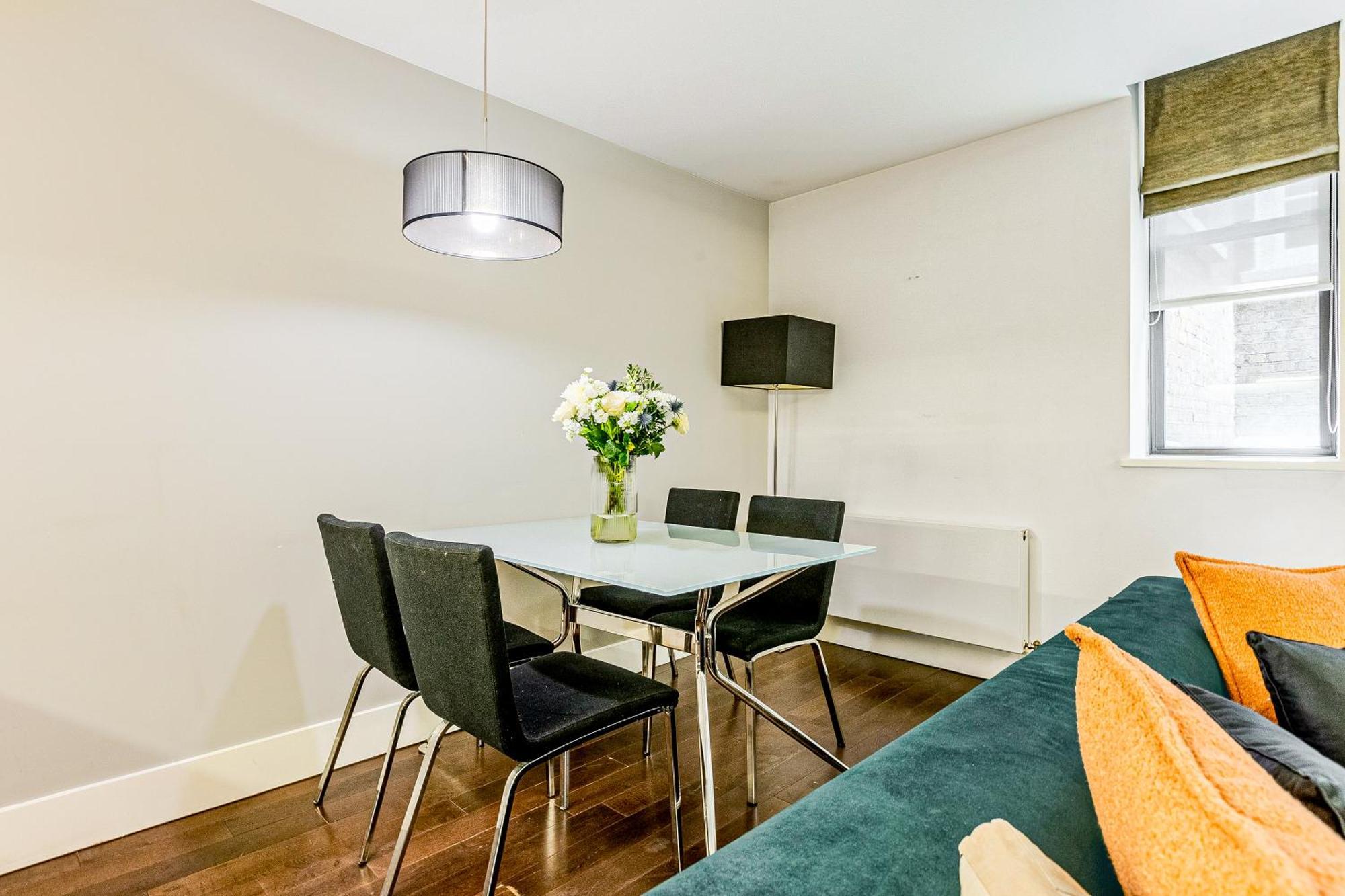 Stunning Serviced Apartments, Steps From Monument Station Londra