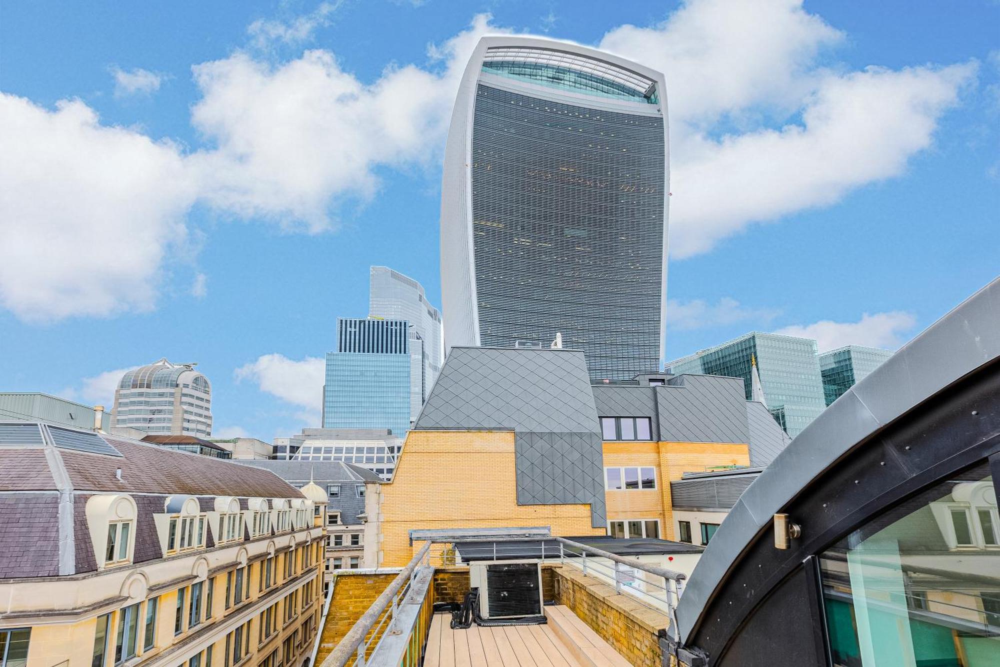 Stunning Serviced Apartments, Steps From Monument Station Apartment London