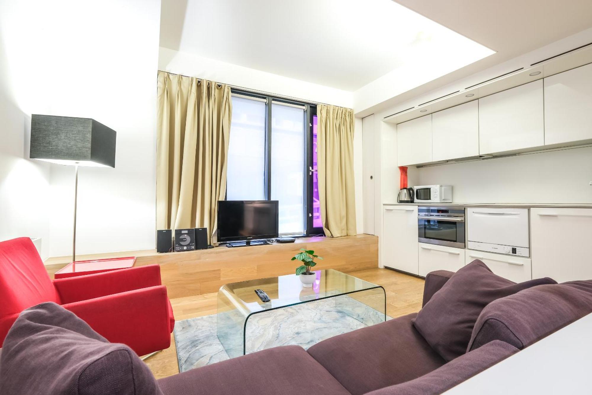Stunning Serviced Apartments, Steps From Monument Station