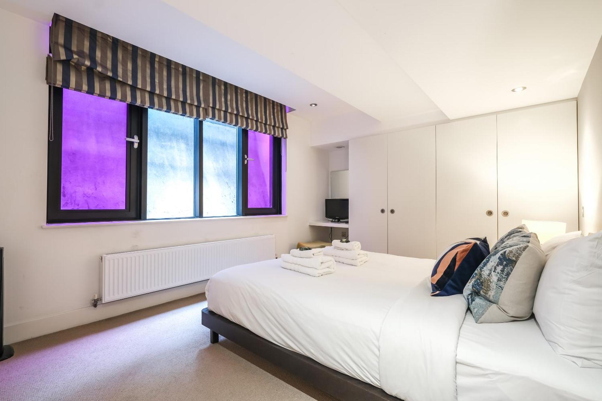 Stunning Serviced Apartments, Steps From Monument Station Appartamento