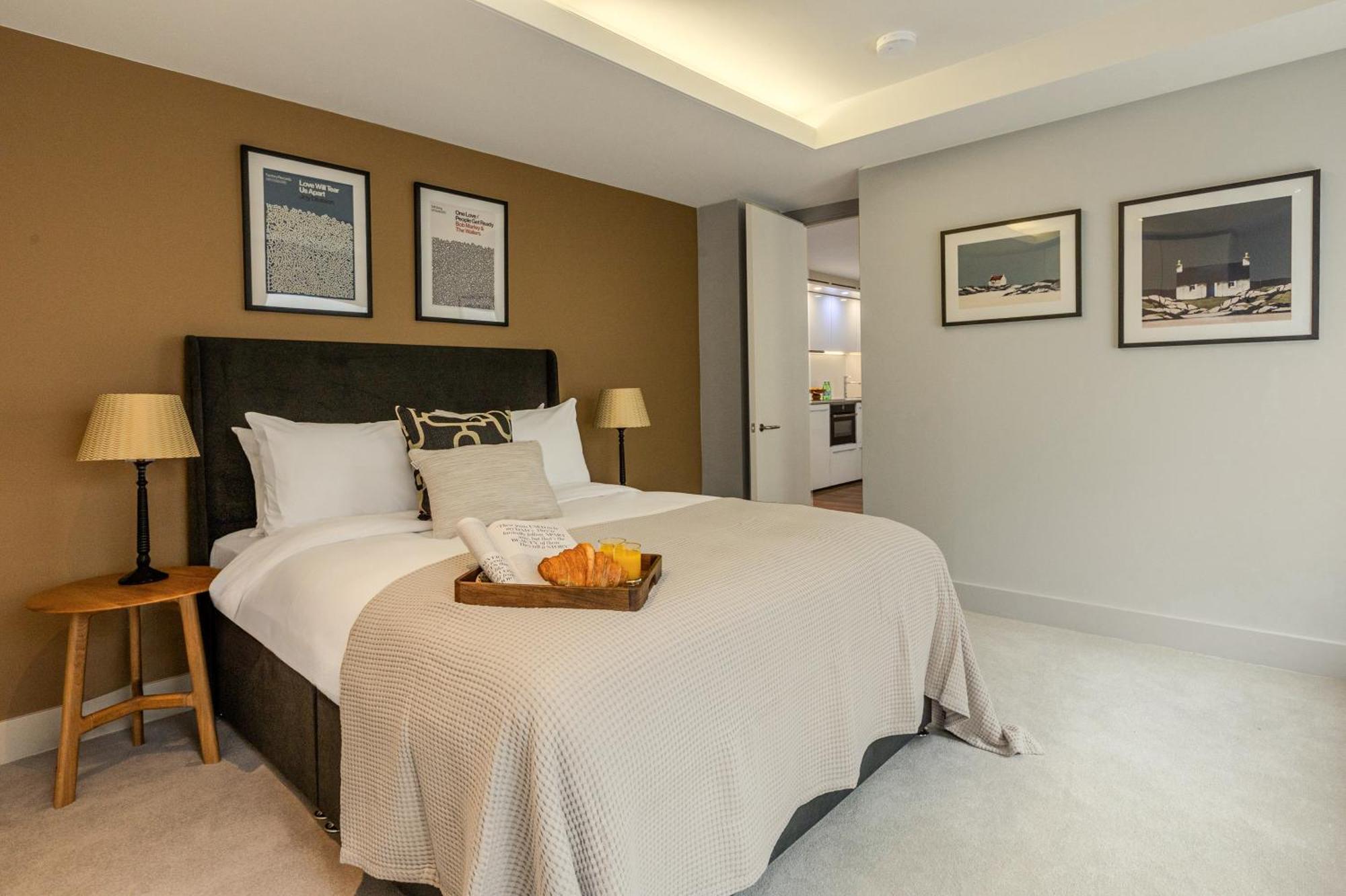 Stunning Serviced Apartments, Steps From Monument Station * Londra