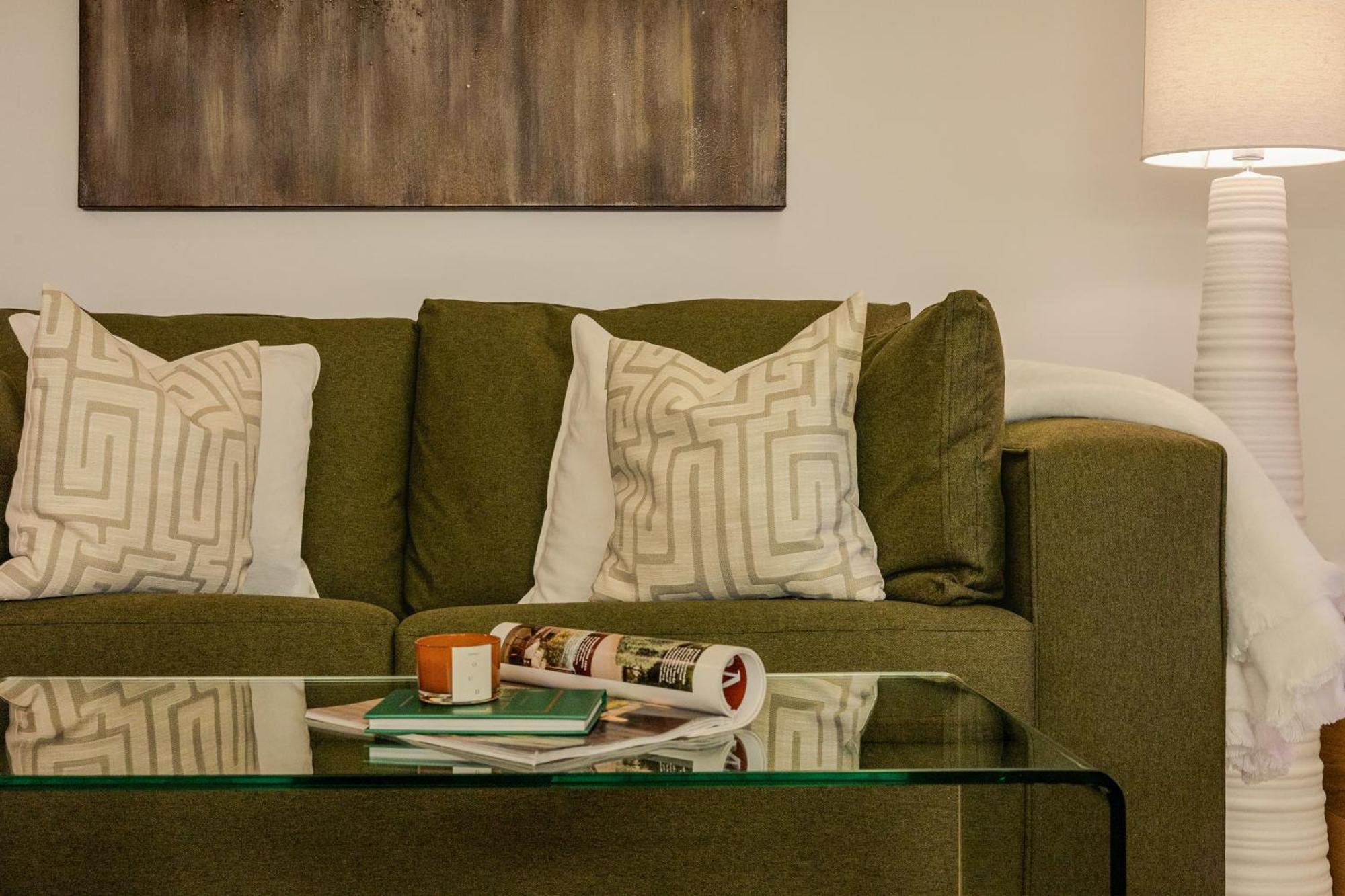 Stunning Serviced Apartments, Steps From Monument Station *