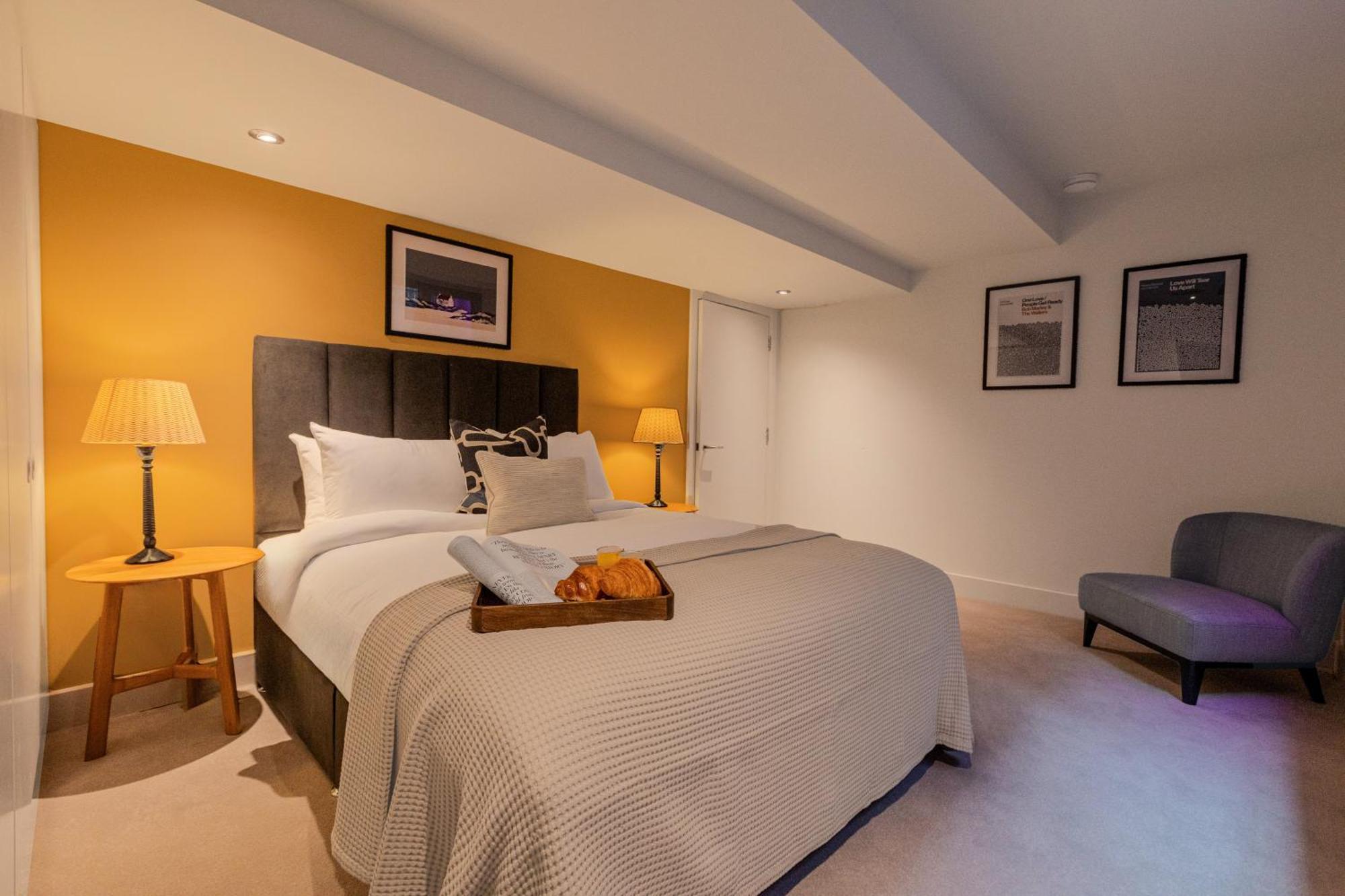 Stunning Serviced Apartments, Steps From Monument Station Londra
